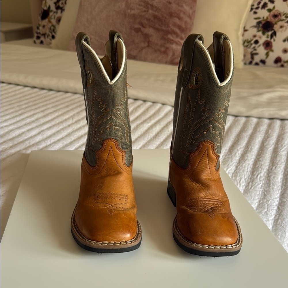 Cody James cowboy boots - US 8C - leather with rubber soles